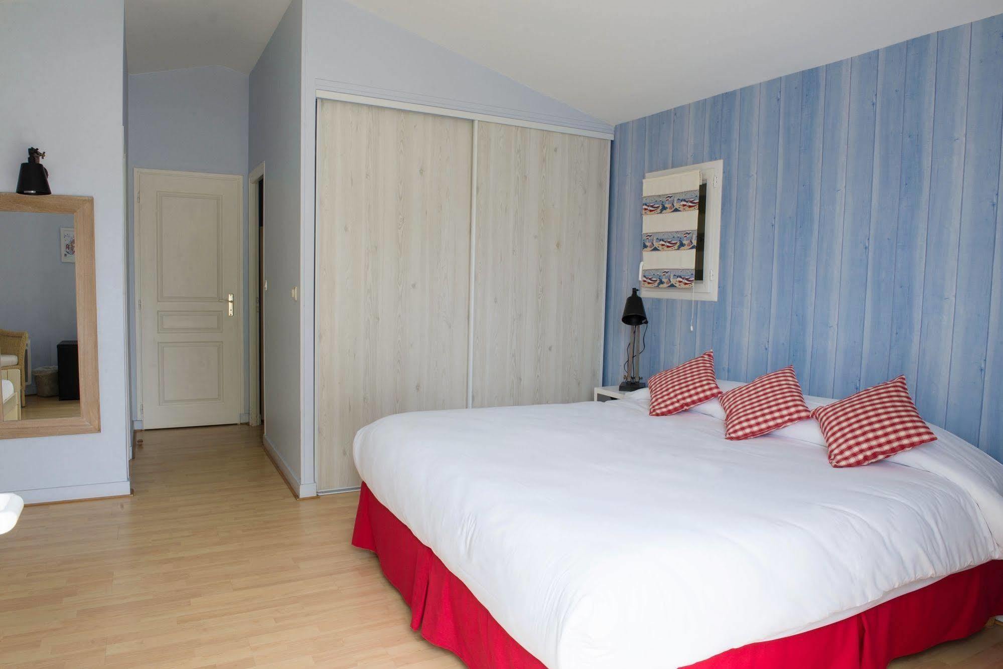 Hotel Jerodel Le Bois-Plage-en-Re Exterior photo